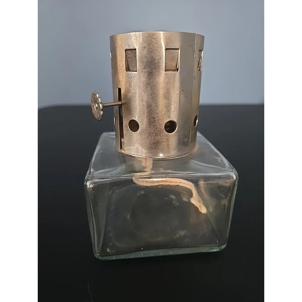 Vintage‎ Antique Lamplight Farms fuel Oil or Kerosene Lamp w/Square Base